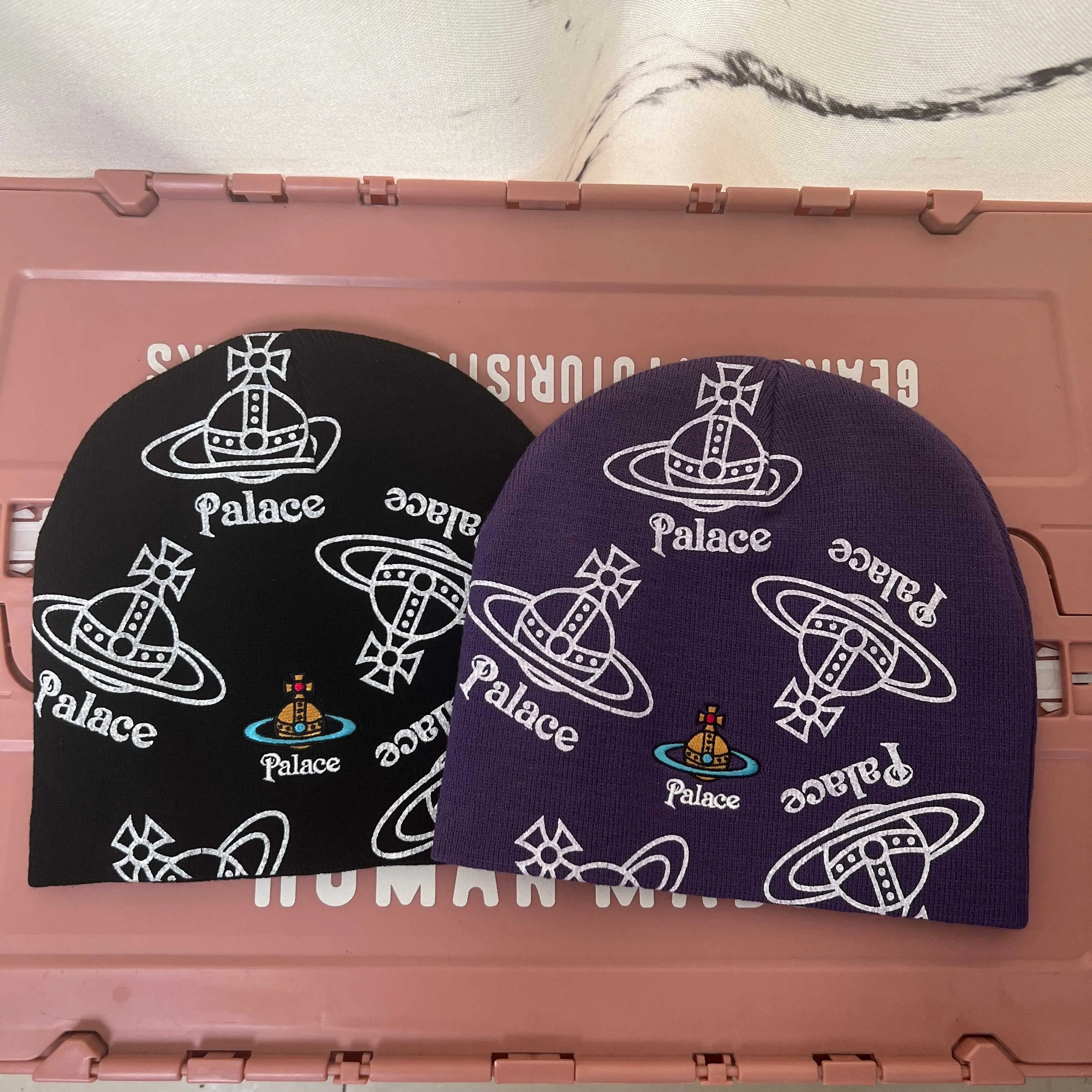 New 🪐viviennewestwood✖️palace co-branded knitted hat with Saturn logo printed all over, 2 colors